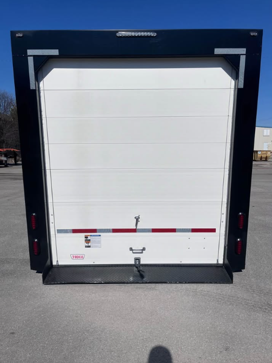 2023 24' Tri Axle “No Ramp” Enclosed Hydraulic Utility Trailer 21,000 GVWR / 15,000 Payload