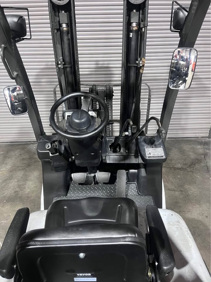 5k Indoor Nissan LP Forklift w/ Triple Mast Side Shift & Brand New Tires