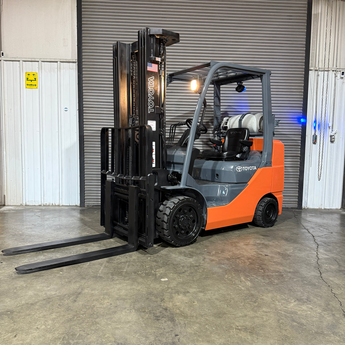 2015 Toyota 6k Indoor Forklift w/Triple Mast & Side Shift