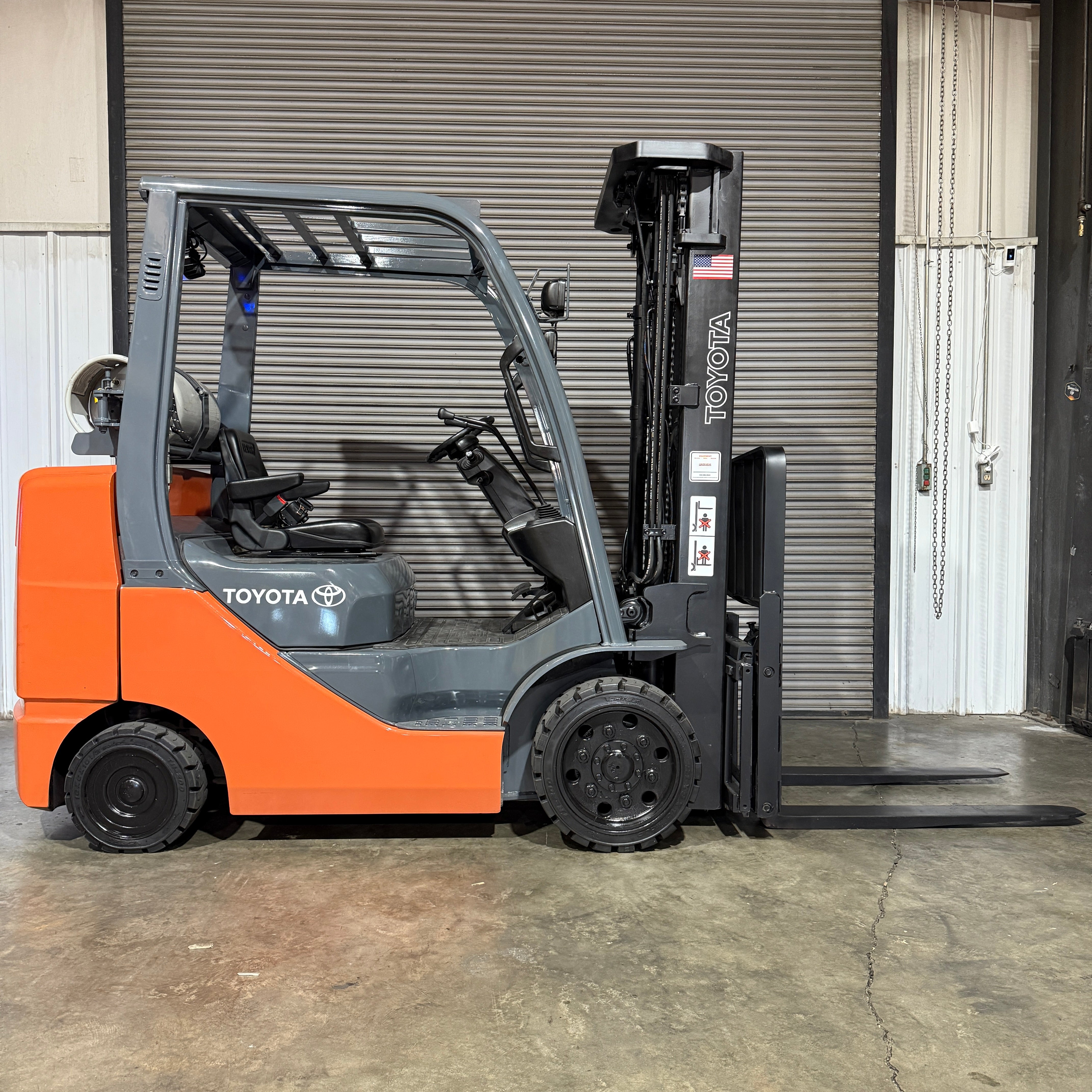 2015 Toyota 6k Indoor Forklift w/Triple Mast & Side Shift