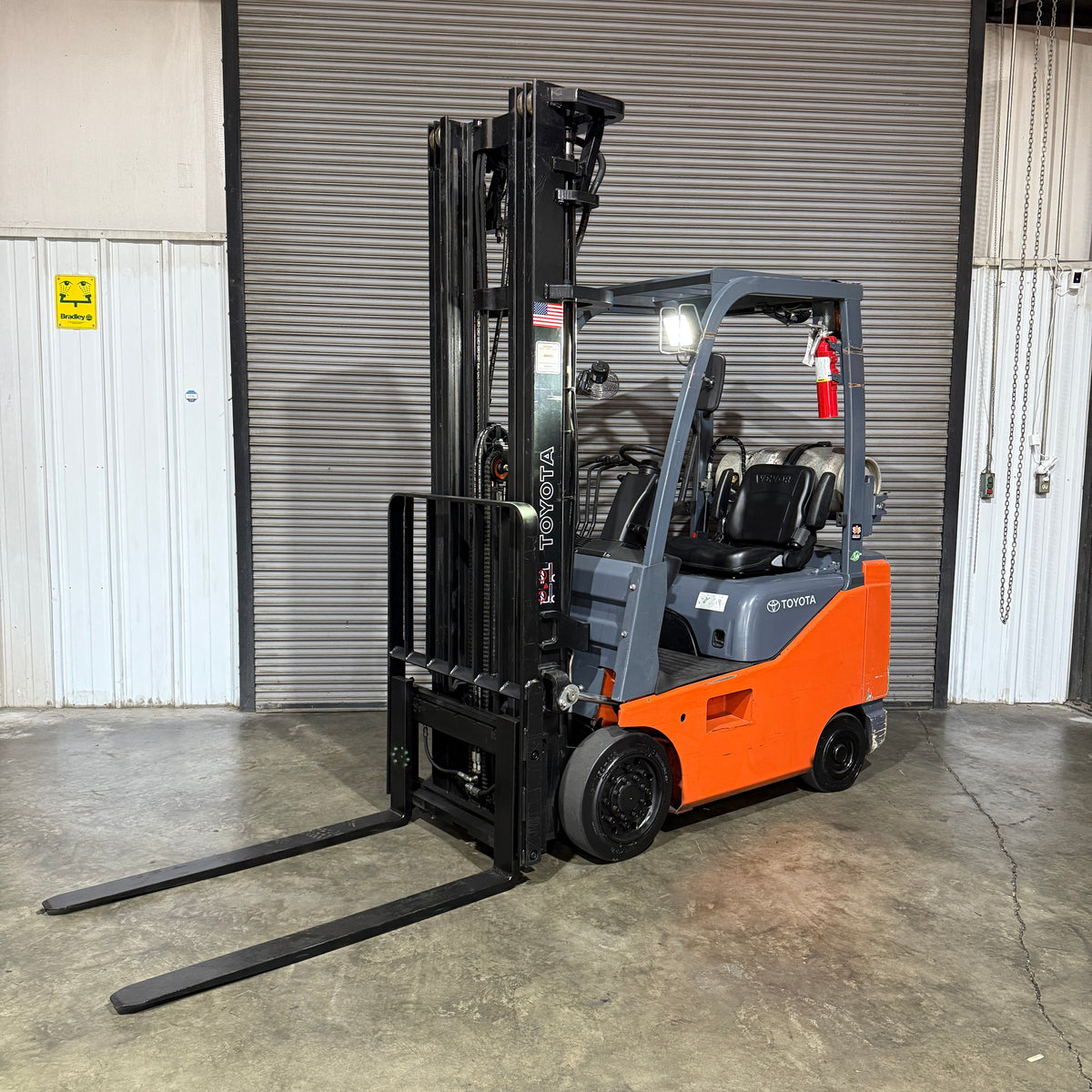 2019 Toyota 8FGCU18 Forklift Indoor Forklift w/Triple Mast & Side Shift