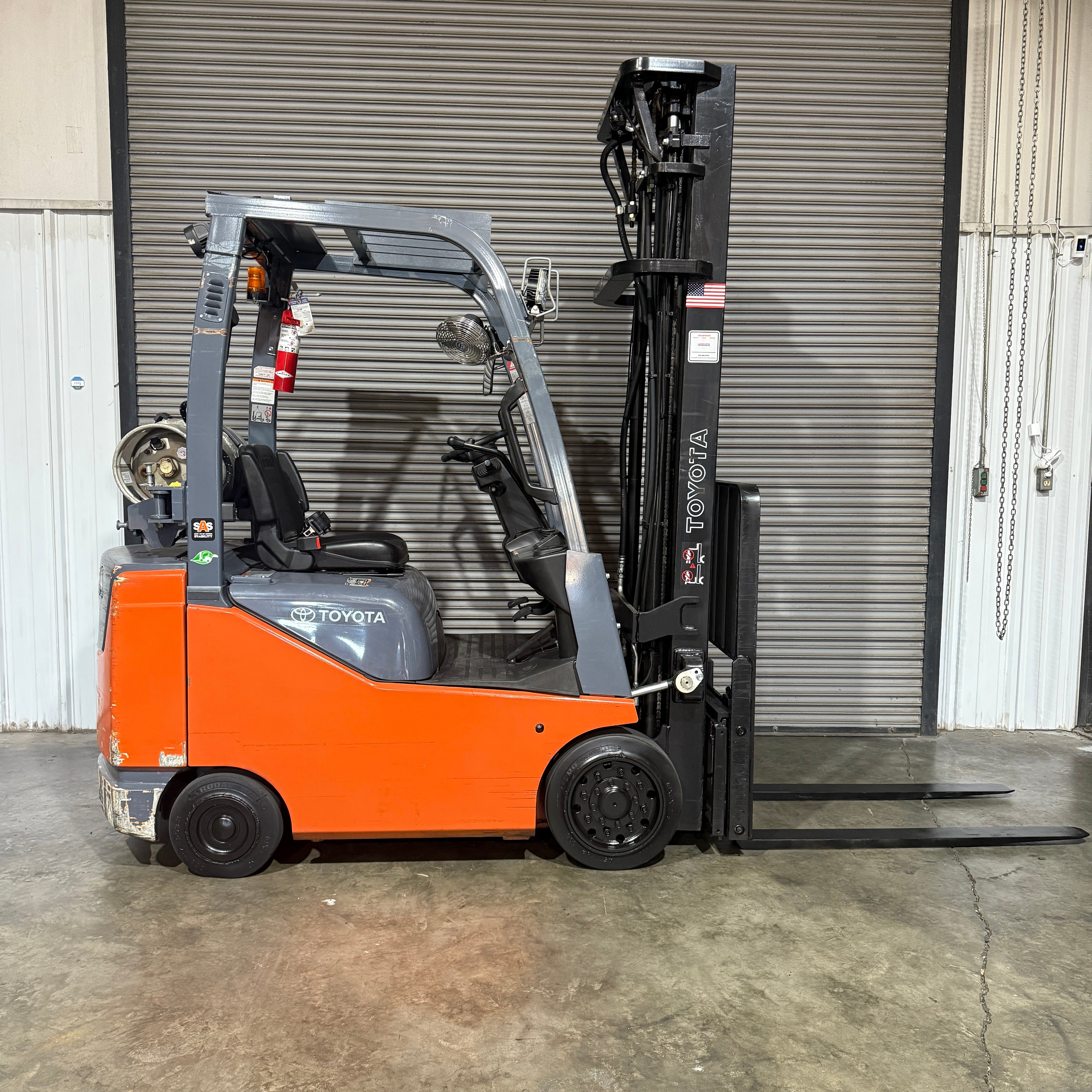 2019 Toyota 8FGCU18 Forklift Indoor Forklift w/Triple Mast & Side Shift