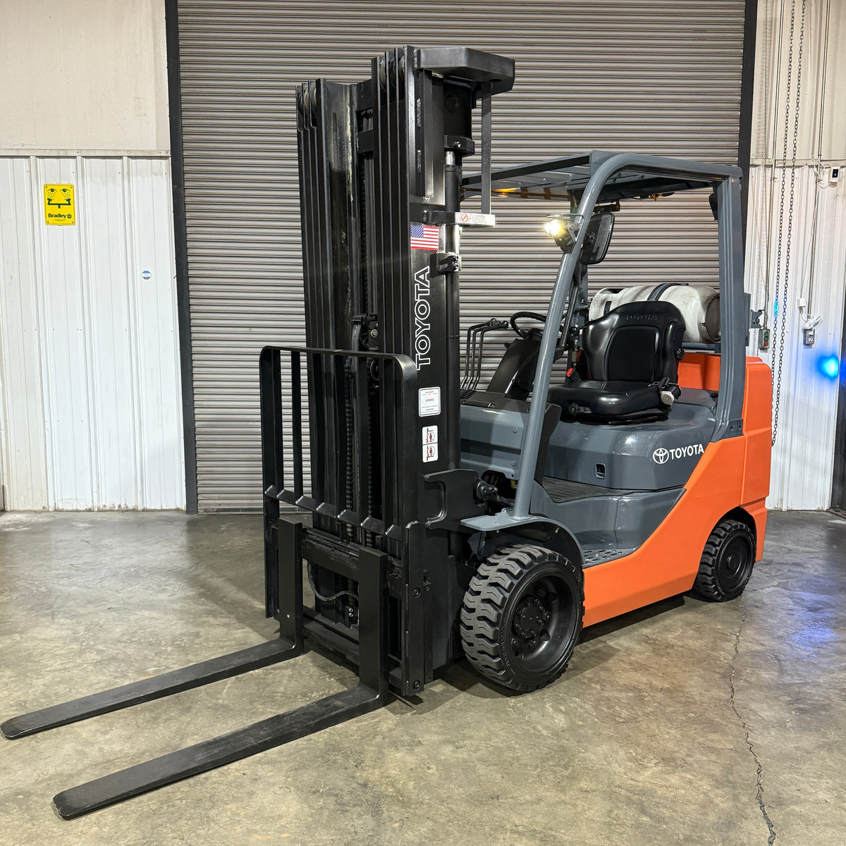 2016 Toyota Forklift w/Quad Mast, Side Shift & New Traction Tires!