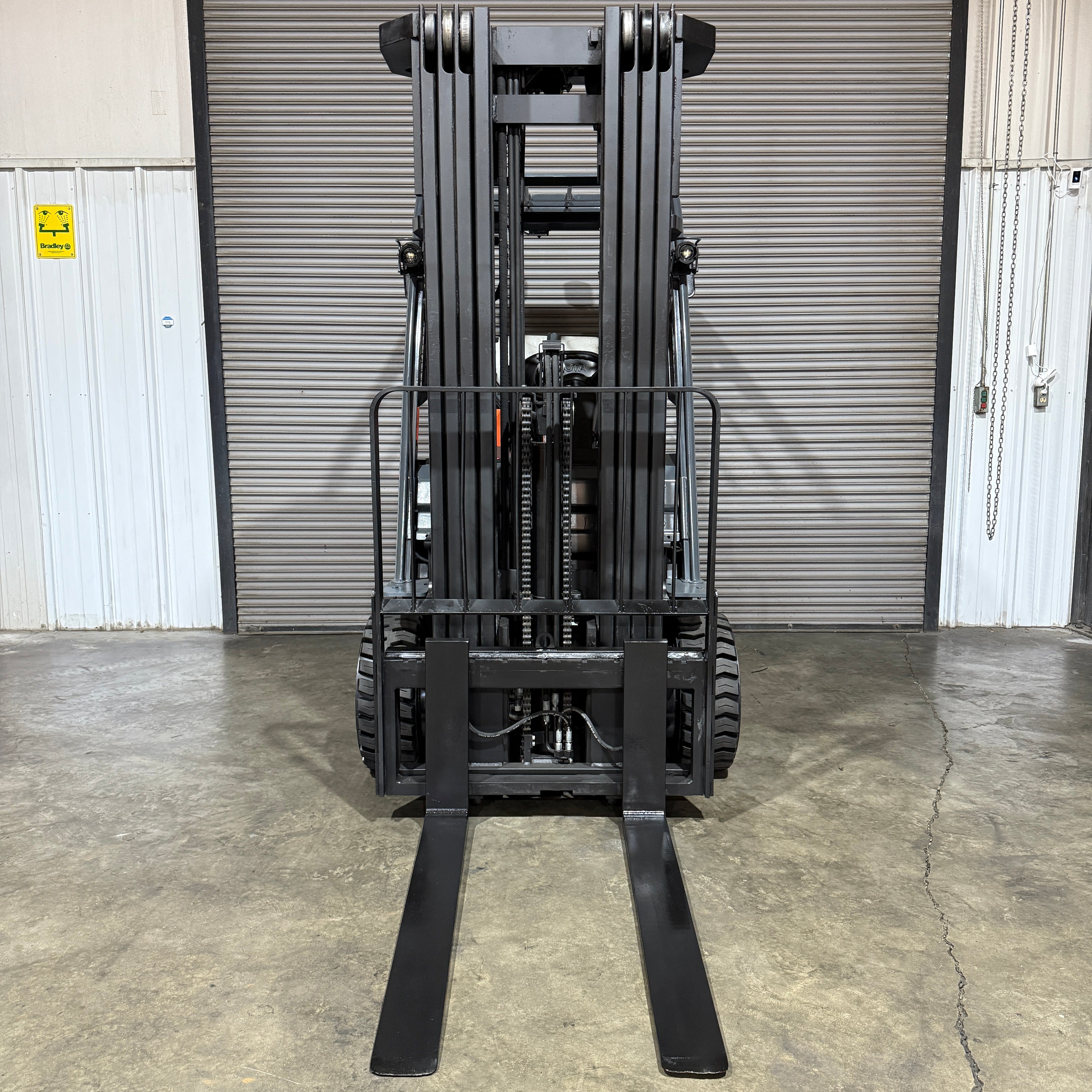 2016 Toyota Forklift w/Quad Mast, Side Shift & New Traction Tires!