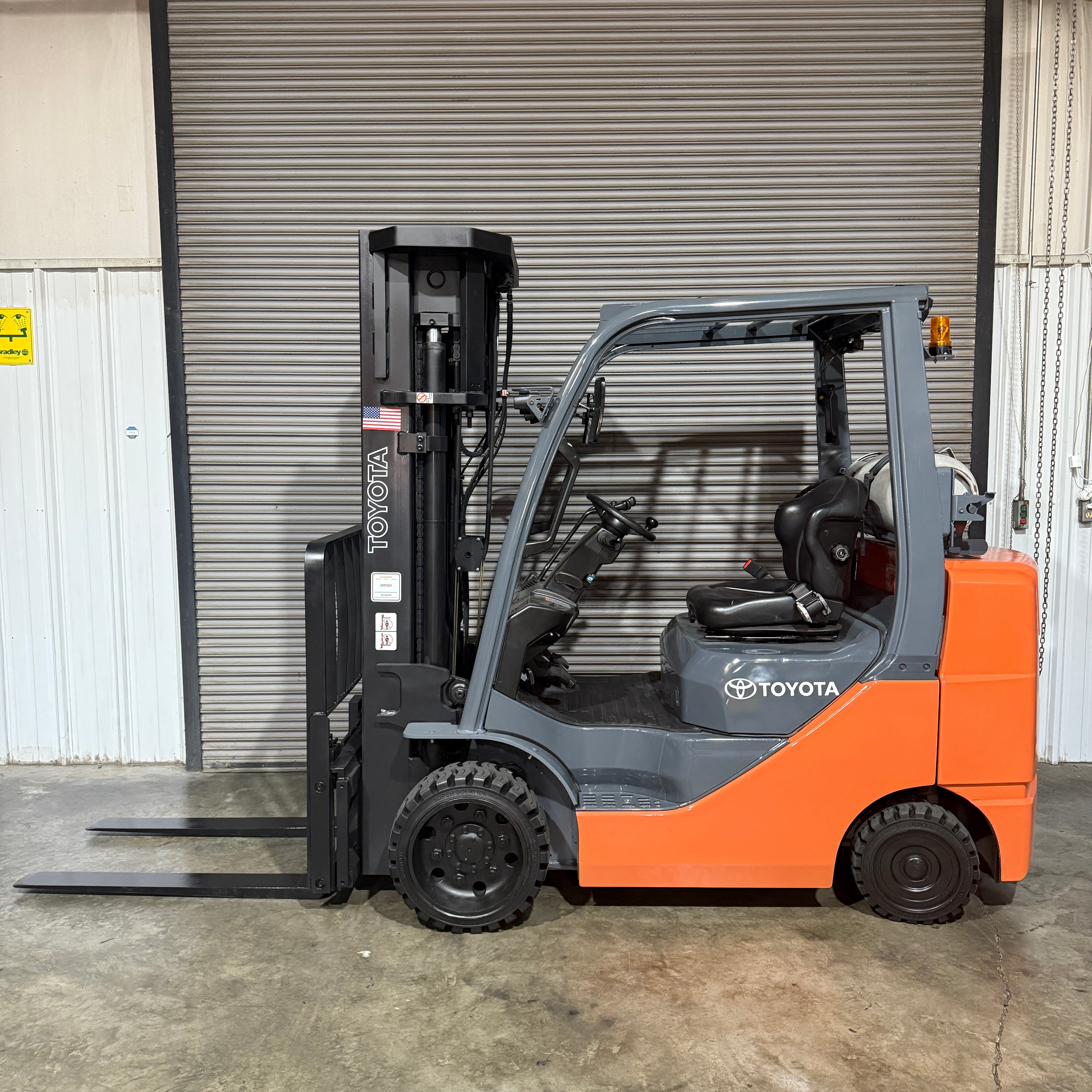 2016 Toyota Forklift w/Quad Mast, Side Shift & New Traction Tires!