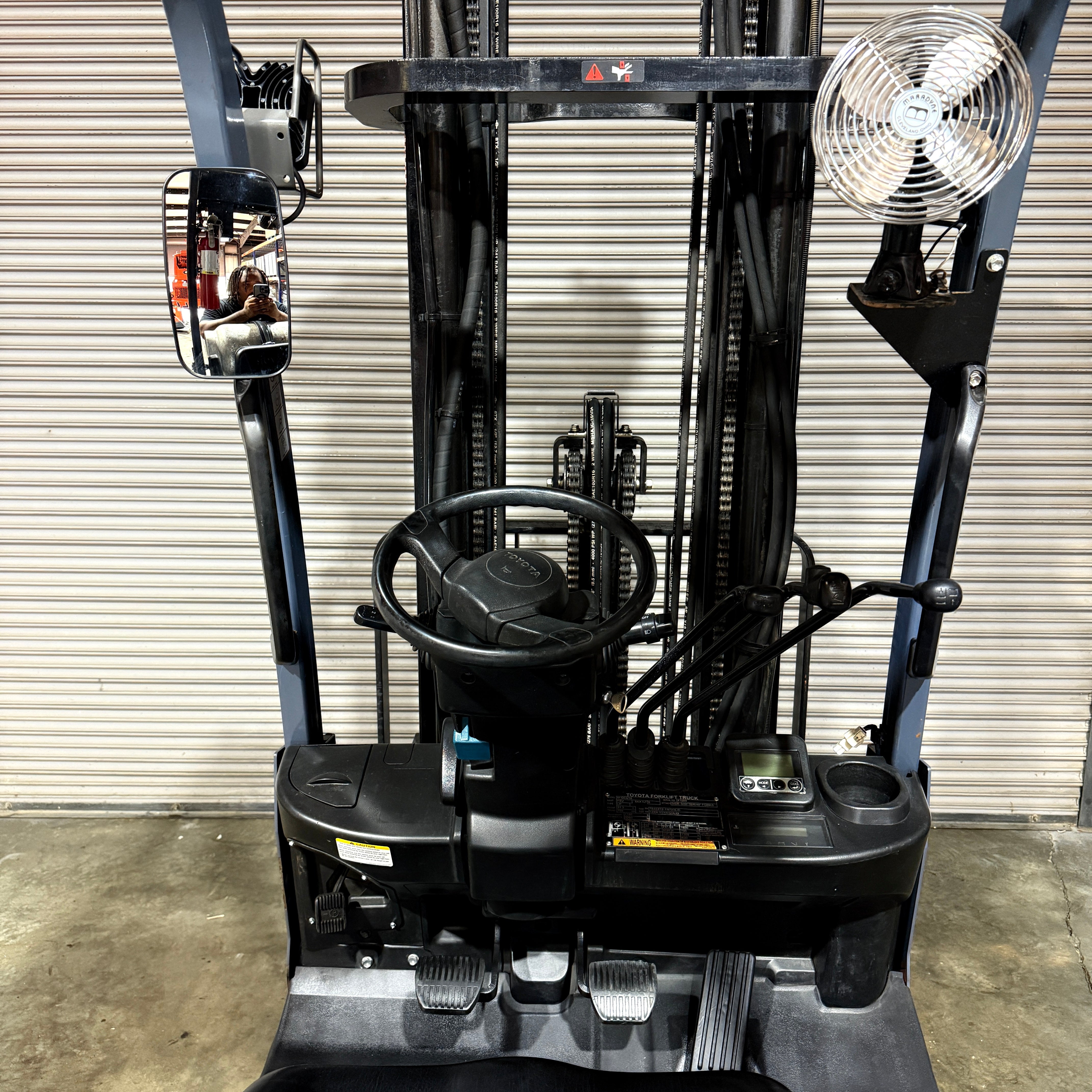 2019 Toyota 8FGCU18 Forklift Indoor Forklift w/Triple Mast & Side Shift