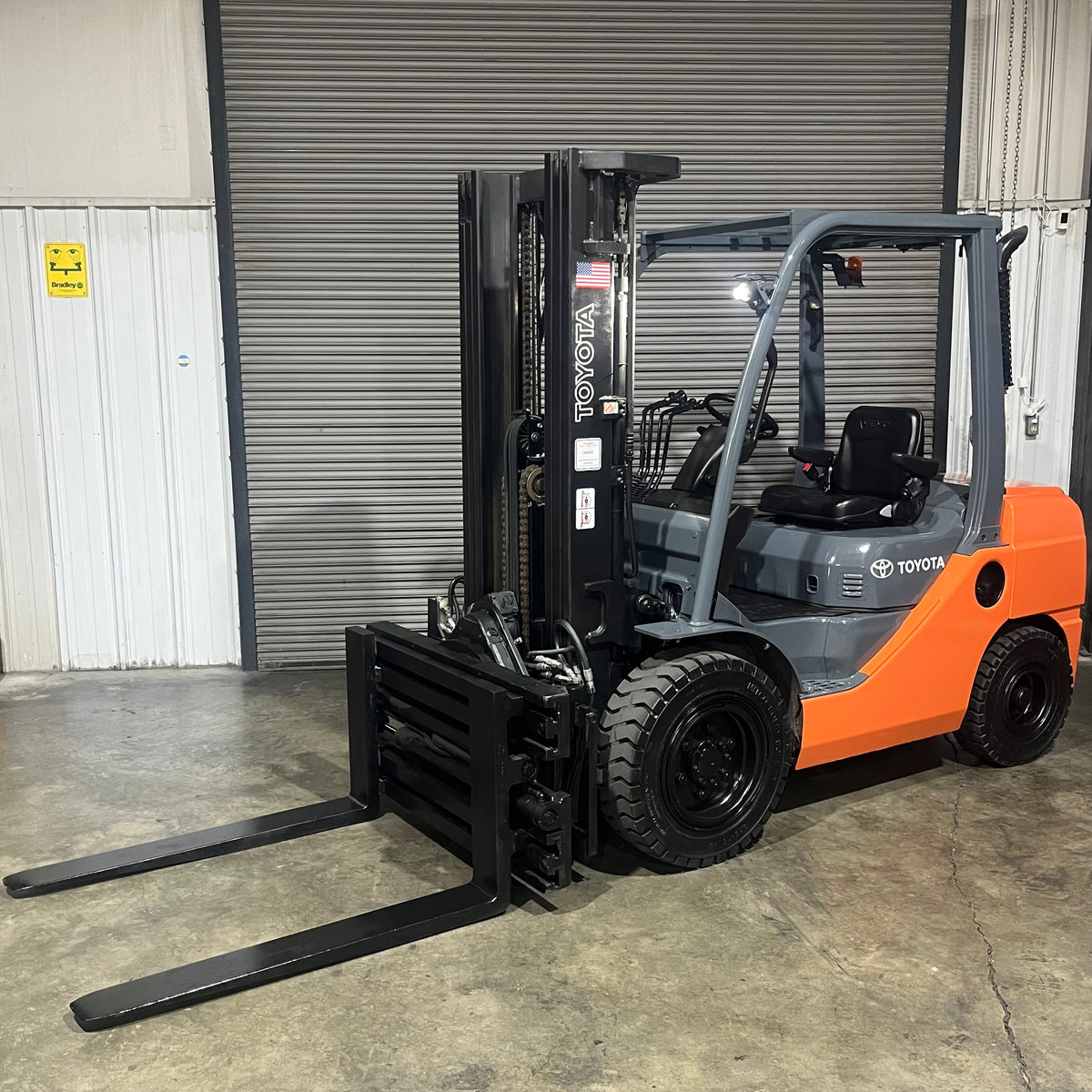 2019 Toyota Diesel 6,500 lb 8FDU32 Forklift & 360 DegreeRotating Fork Positioner