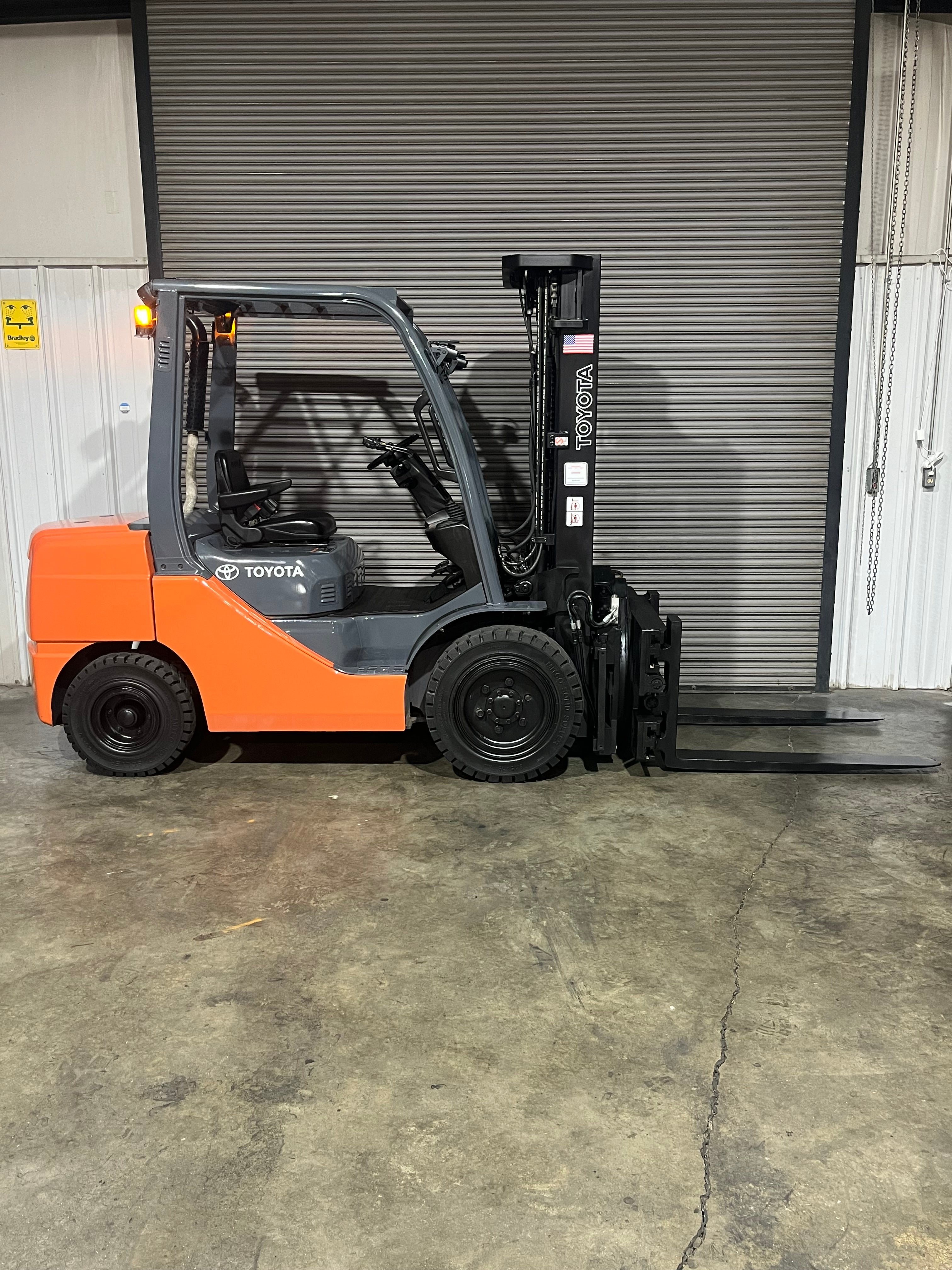 2019 Toyota Diesel 6,500 lb 8FDU32 Forklift & 360 DegreeRotating Fork Positioner