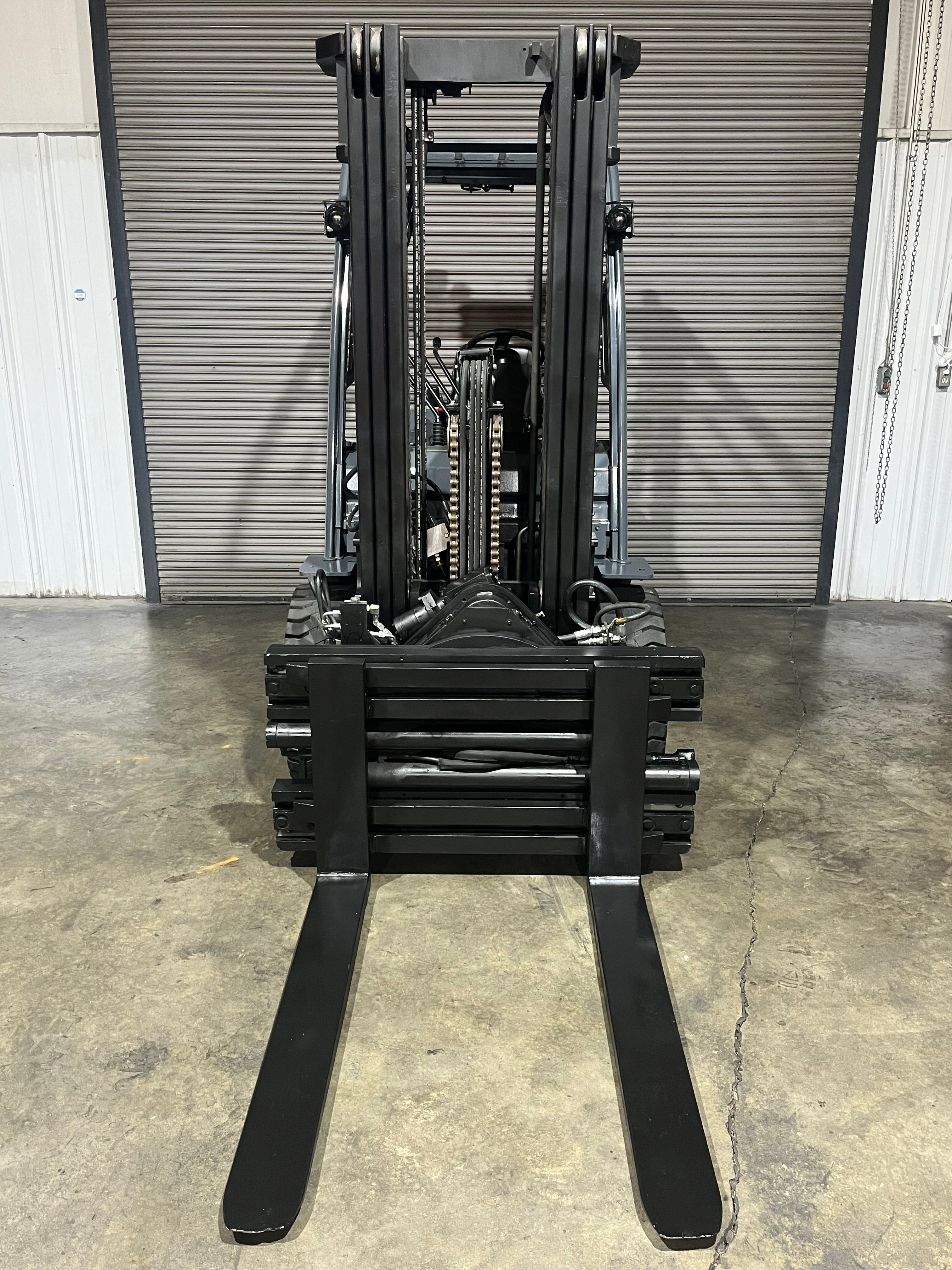 2019 Toyota Diesel 6,500 lb 8FDU32 Forklift & 360 DegreeRotating Fork Positioner