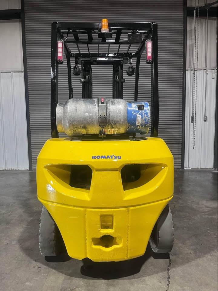 2014 Komatsu 5k Pneumatic Indoor/Outdoor Construction Forklift w/Triple Mast & Side Shift