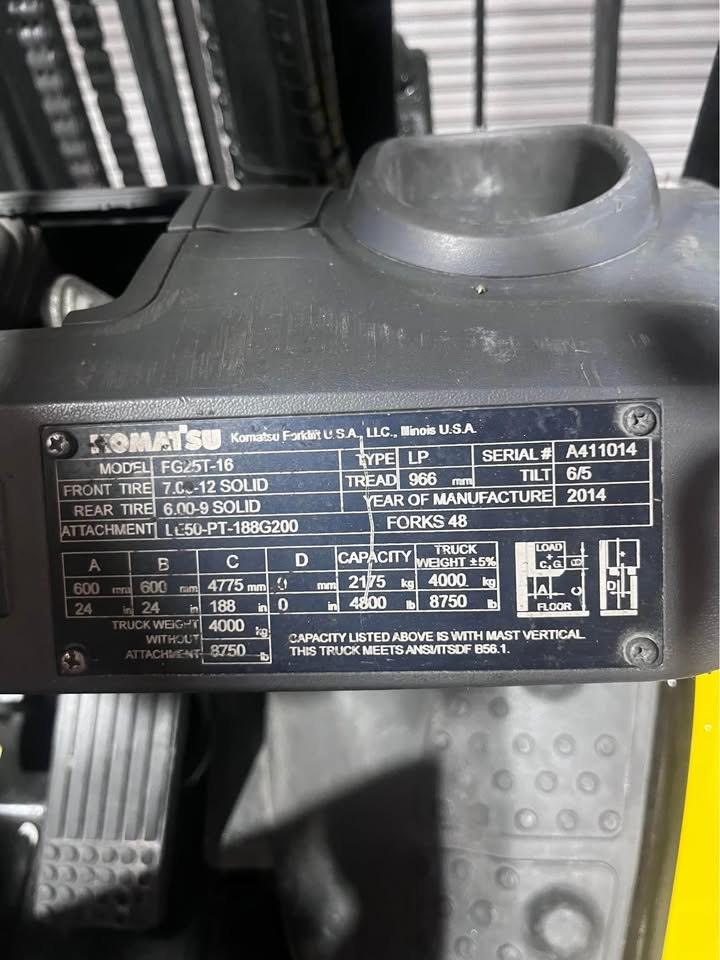 2014 Komatsu 5k Pneumatic Indoor/Outdoor Construction Forklift w/Triple Mast & Side Shift