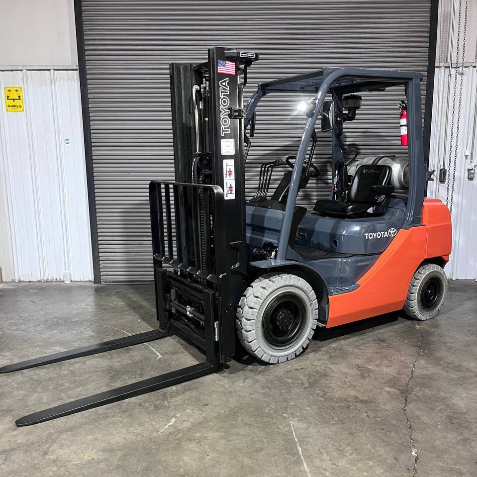 2017 Toyota 5k Outdoor Pneumatic Forklift (8FGU25) w/Side Shift Fork Positioner!