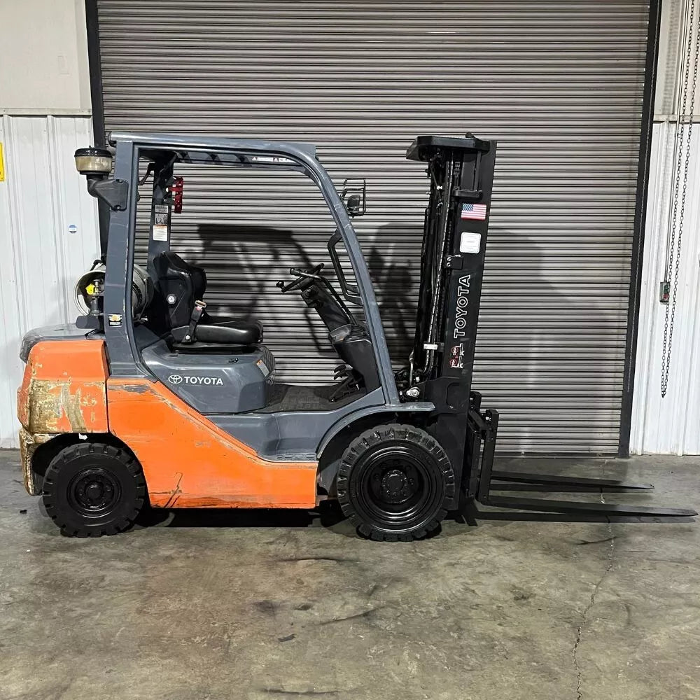 2016 Toyota Model: 8FGU25 5000 lbs w/ Triple Mast & Side Shift