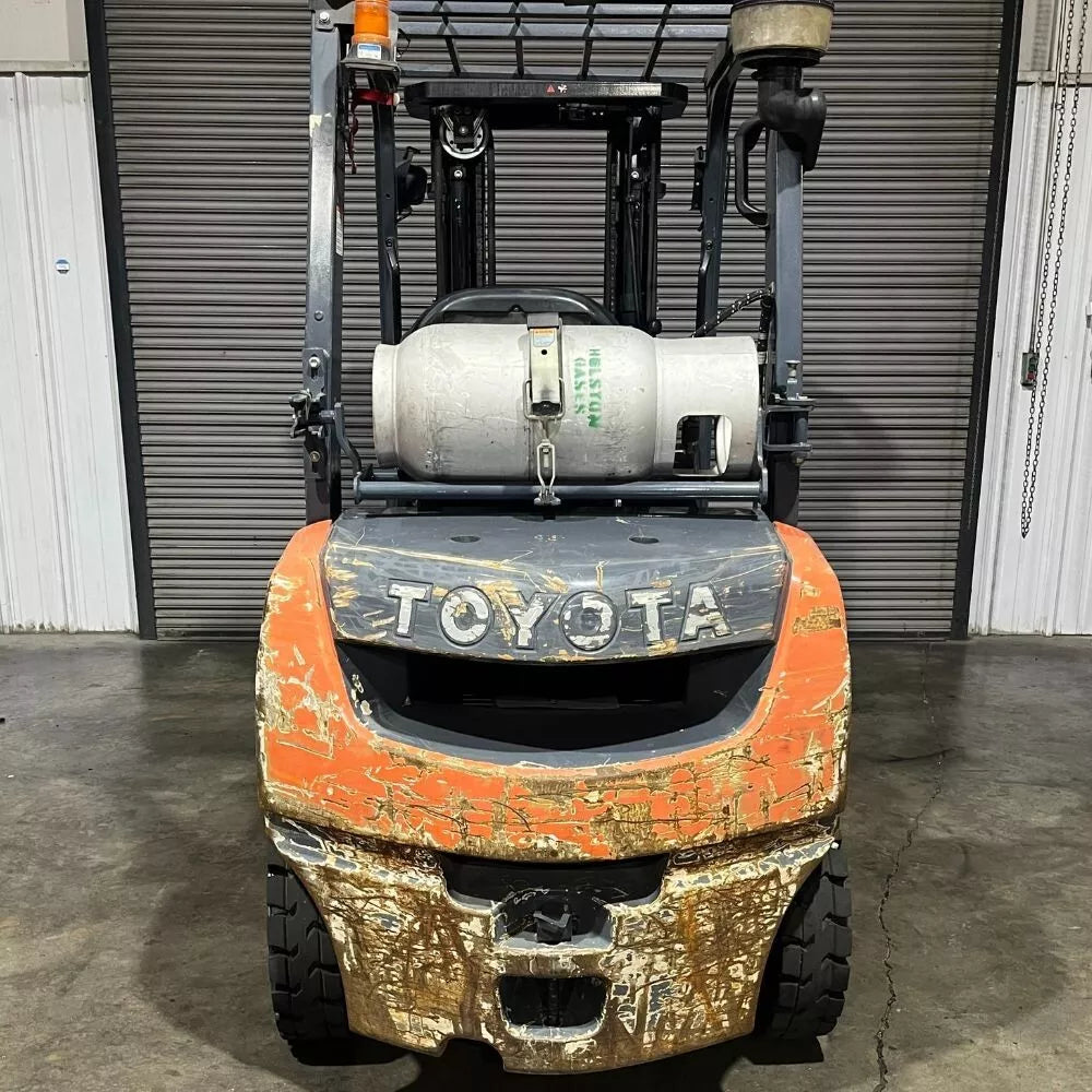 2016 Toyota Model: 8FGU25 5000 lbs w/ Triple Mast & Side Shift