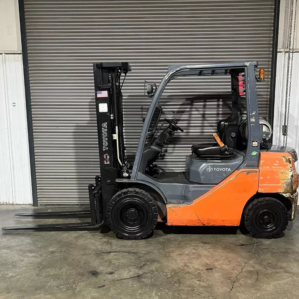 2016 Toyota Model: 8FGU25 5000 lbs w/ Triple Mast & Side Shift