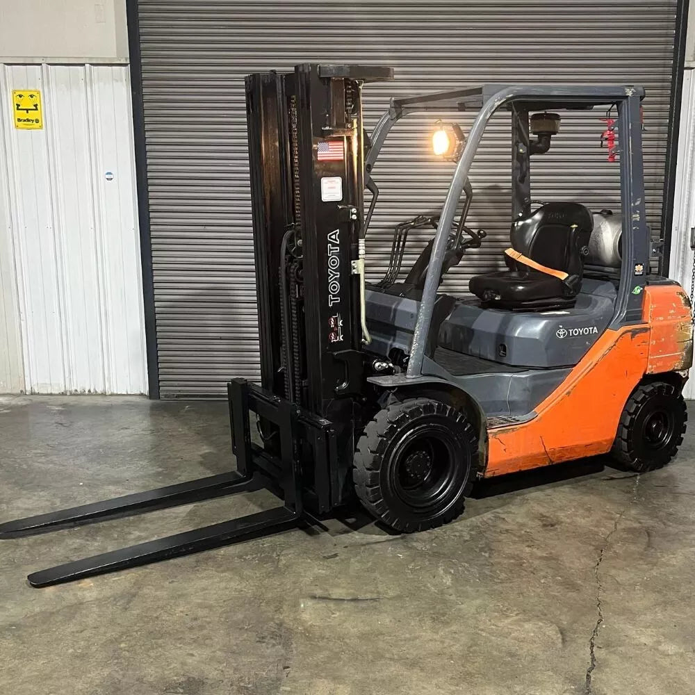 2016 Toyota Model: 8FGU25 5000 lbs w/ Triple Mast & Side Shift