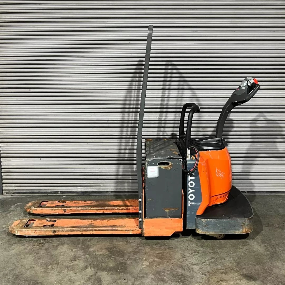 2017 Toyota End-Controlled Rider Pallet Jack 6000 lb Capacity Low Hours Lift