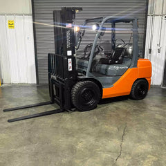 2018 Toyota Pneumatic Indoor Outdoor Forklift Triple Mast & Side Shift, 6500 lbs