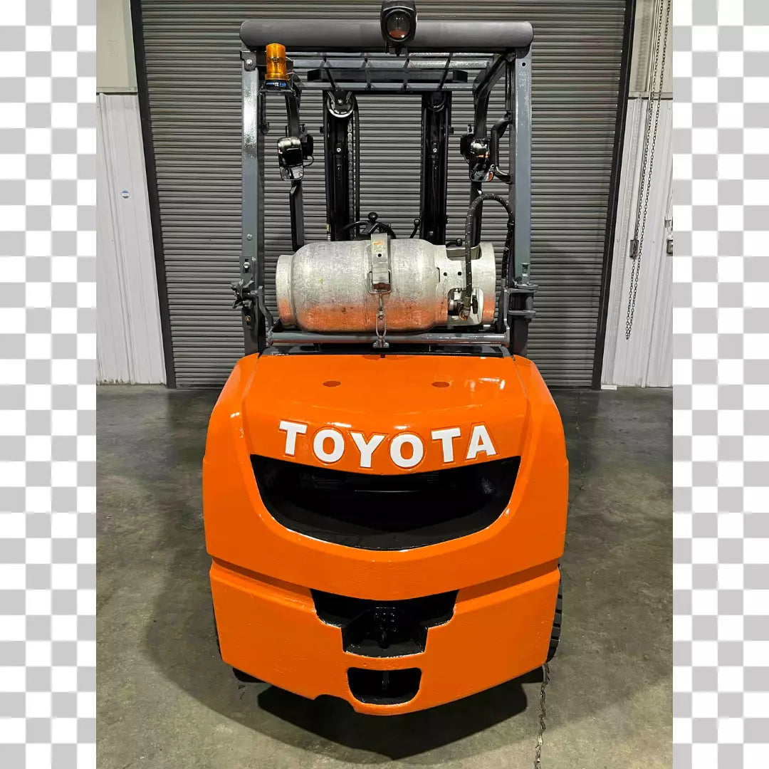 2018 Toyota Pneumatic Indoor Outdoor Forklift Triple Mast & Side Shift, 6500 lbs