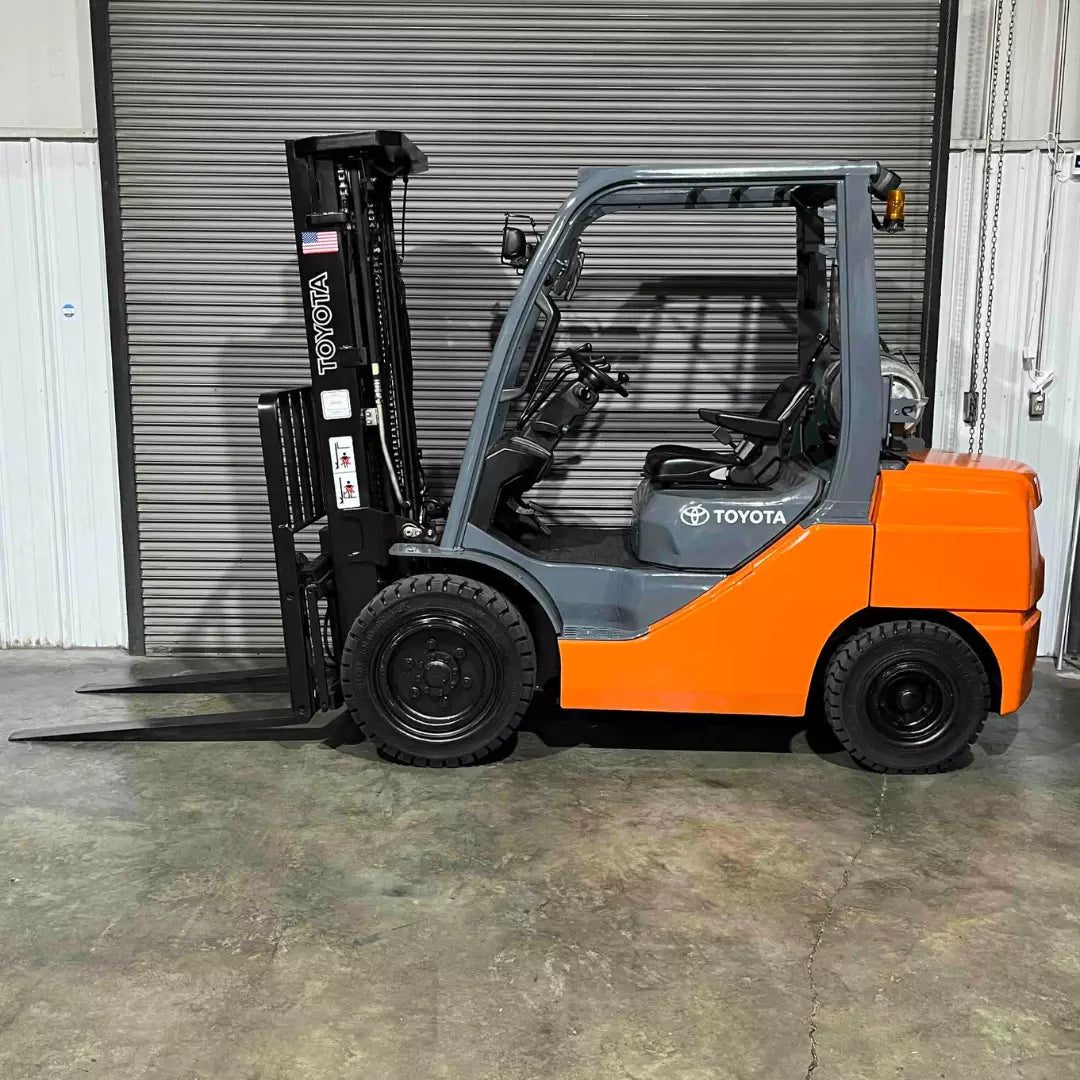 2018 Toyota Pneumatic Indoor Outdoor Forklift Triple Mast & Side Shift, 6500 lbs