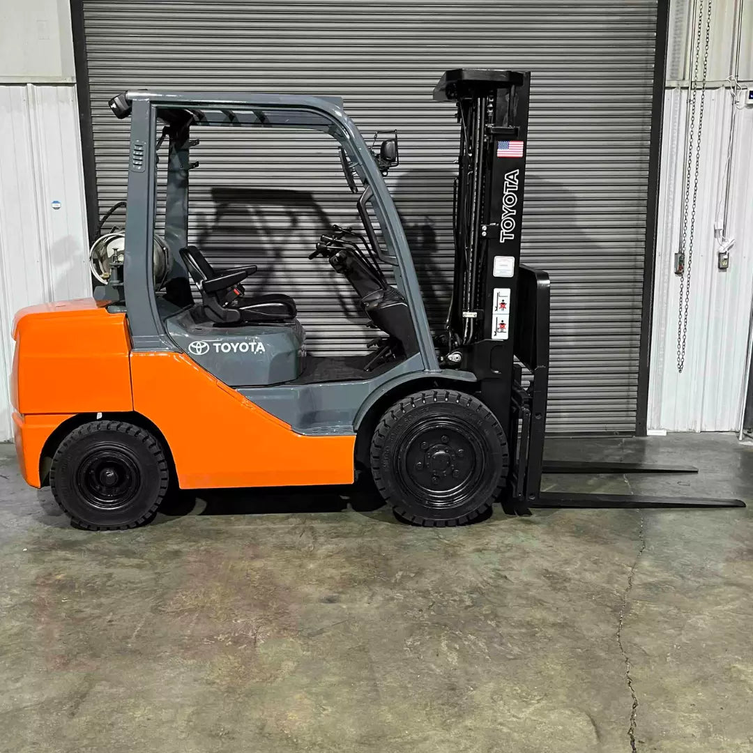 2018 Toyota Pneumatic Indoor Outdoor Forklift Triple Mast & Side Shift, 6500 lbs