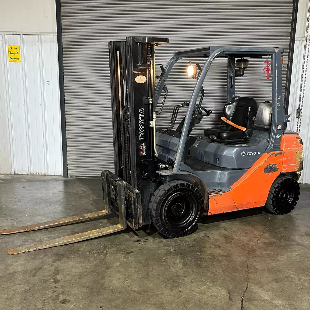 2016 Toyota 8FGU25 In/Outdoor Forklift w/Triple Mast & Side Shift