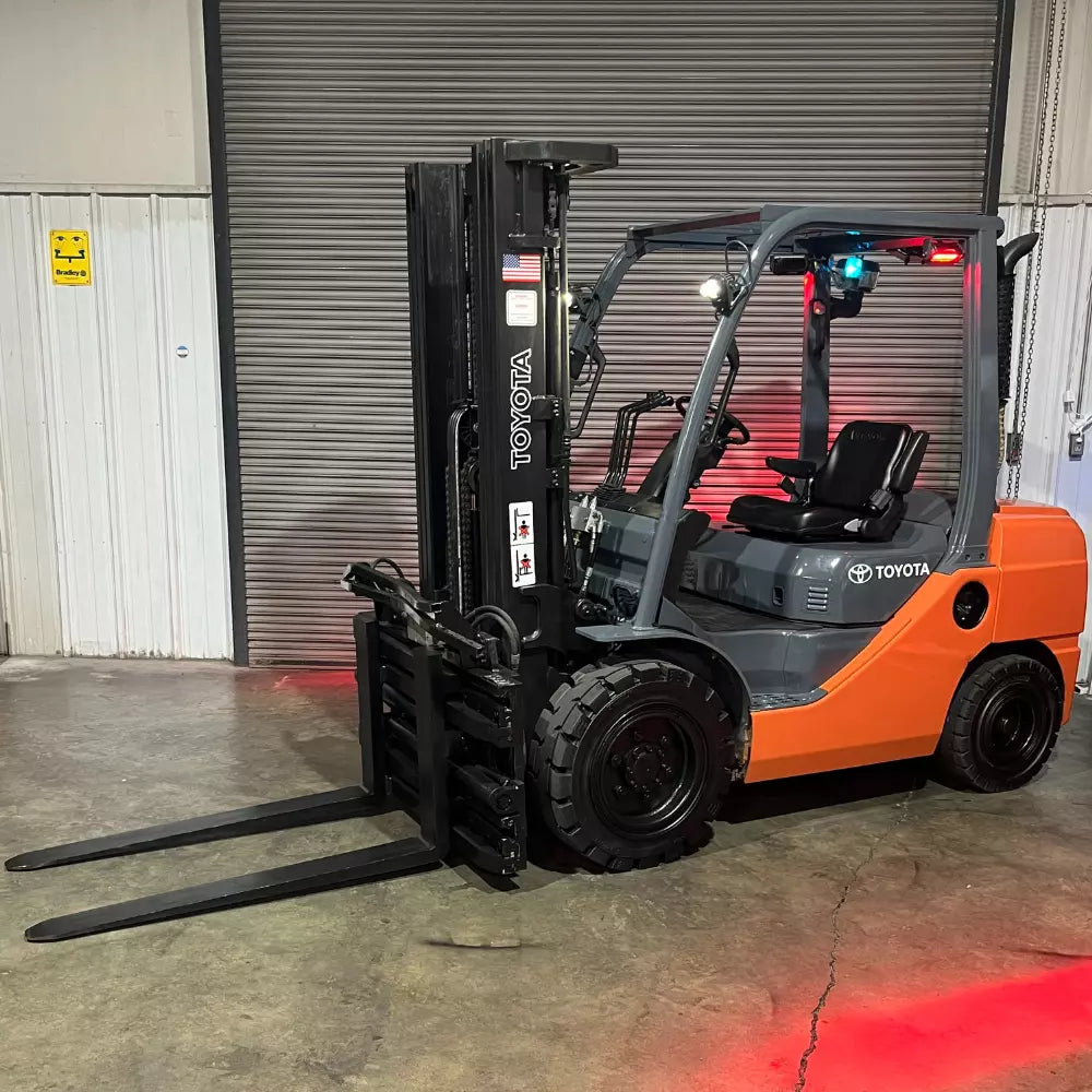 2015 Toyota Forklift w/ Triple Mast Side Shift & Squeeze Shift 6500Lbs