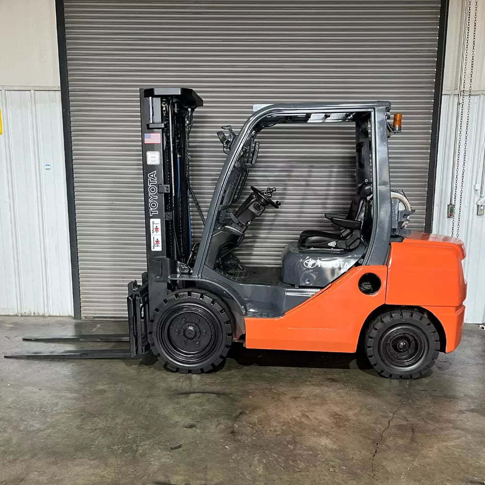 2014 Toyota Dual Fuel Pneumatic Forklift w/ Triple Mast & Side Shift, 6500 lbs