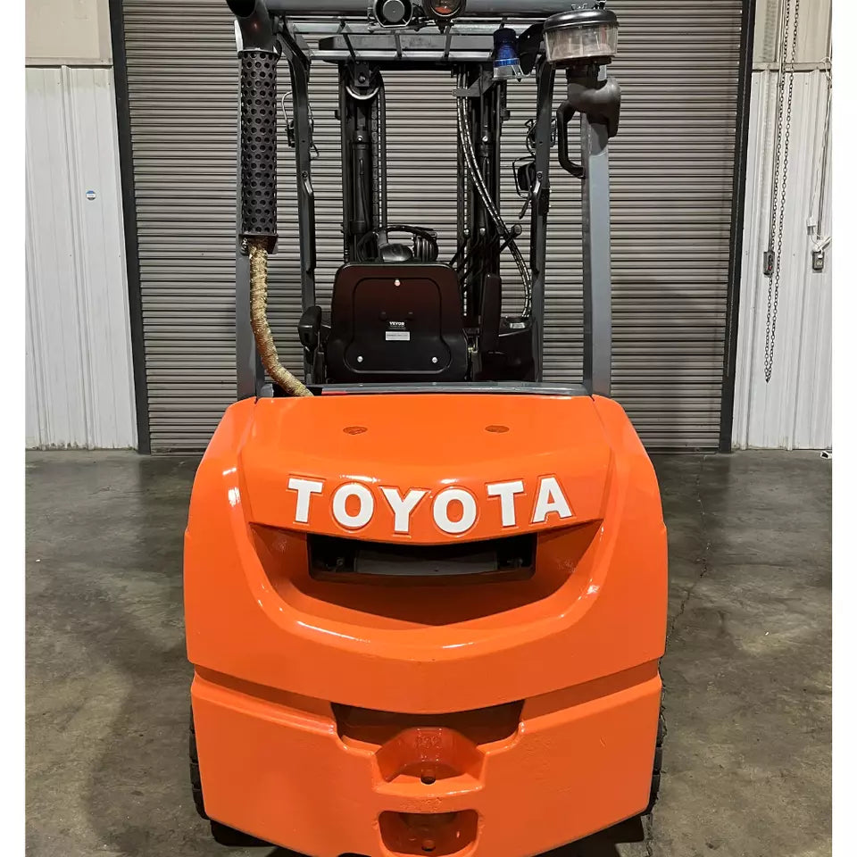 2015 Toyota Forklift w/ Triple Mast Side Shift & Squeeze Shift 6500Lbs